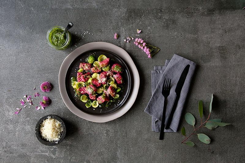 Gnocchi à la betterave rouge, pesto aux noix