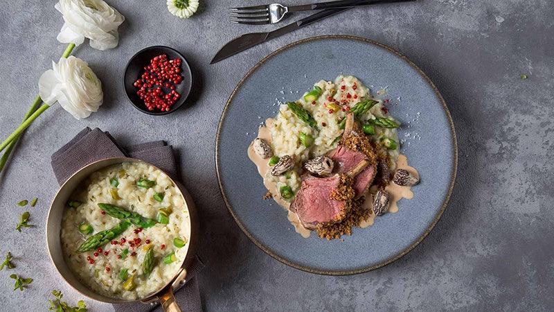 Carré d'agneau, risotto aux asperges, crème aux morilles