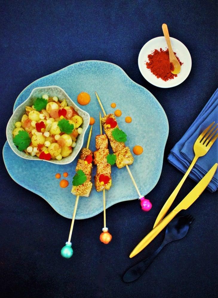 Brochettes de lotte et foie gras, pomme de terre à l'indienne