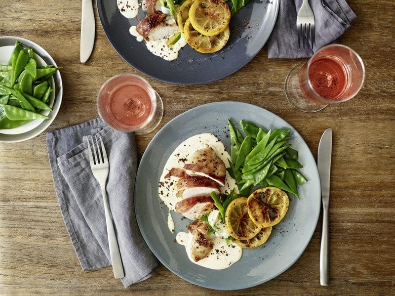 Poulet à la sauge et au citron, pois gourmands