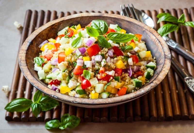 Poêlée de légumes du soleil au quinoa et à la feta